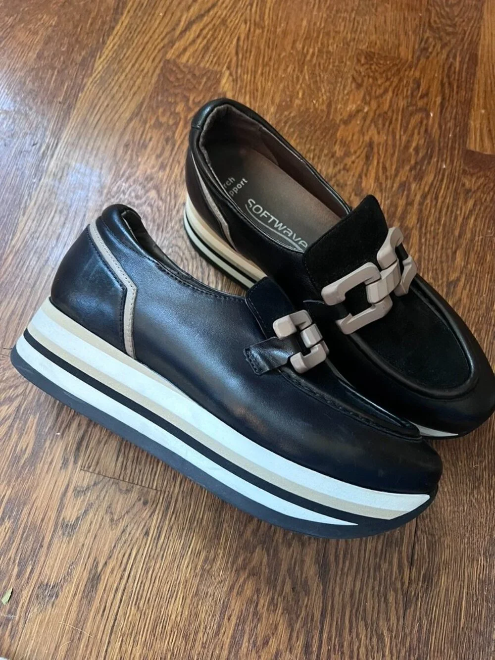 Gently USED SOFTWAVES women's cathy loafers in black taupe 9 - Picture 1 of 4